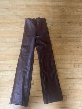 Skims faux leather bootcut pant. Color cocoa. Size small. NWT!!